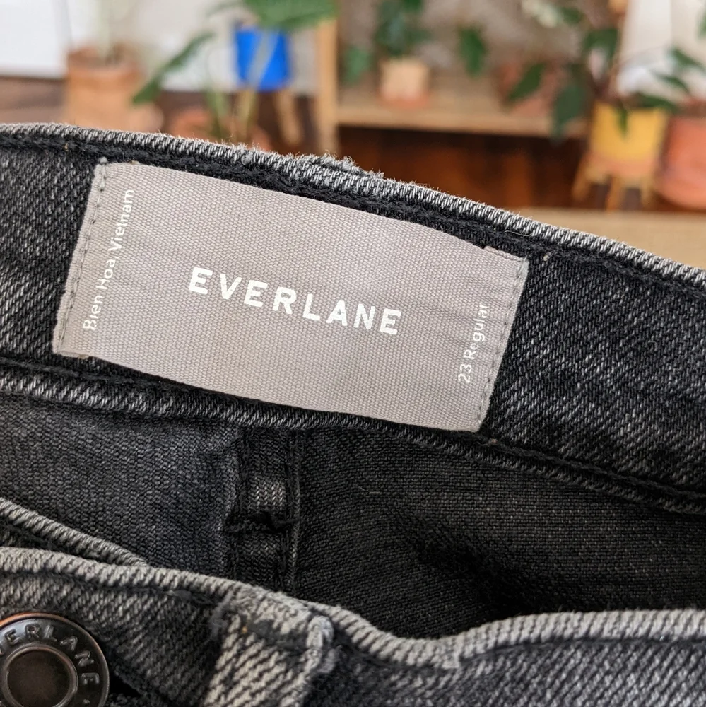 Everlane High Rise Faded Black Jeans - Picture 8 of 11